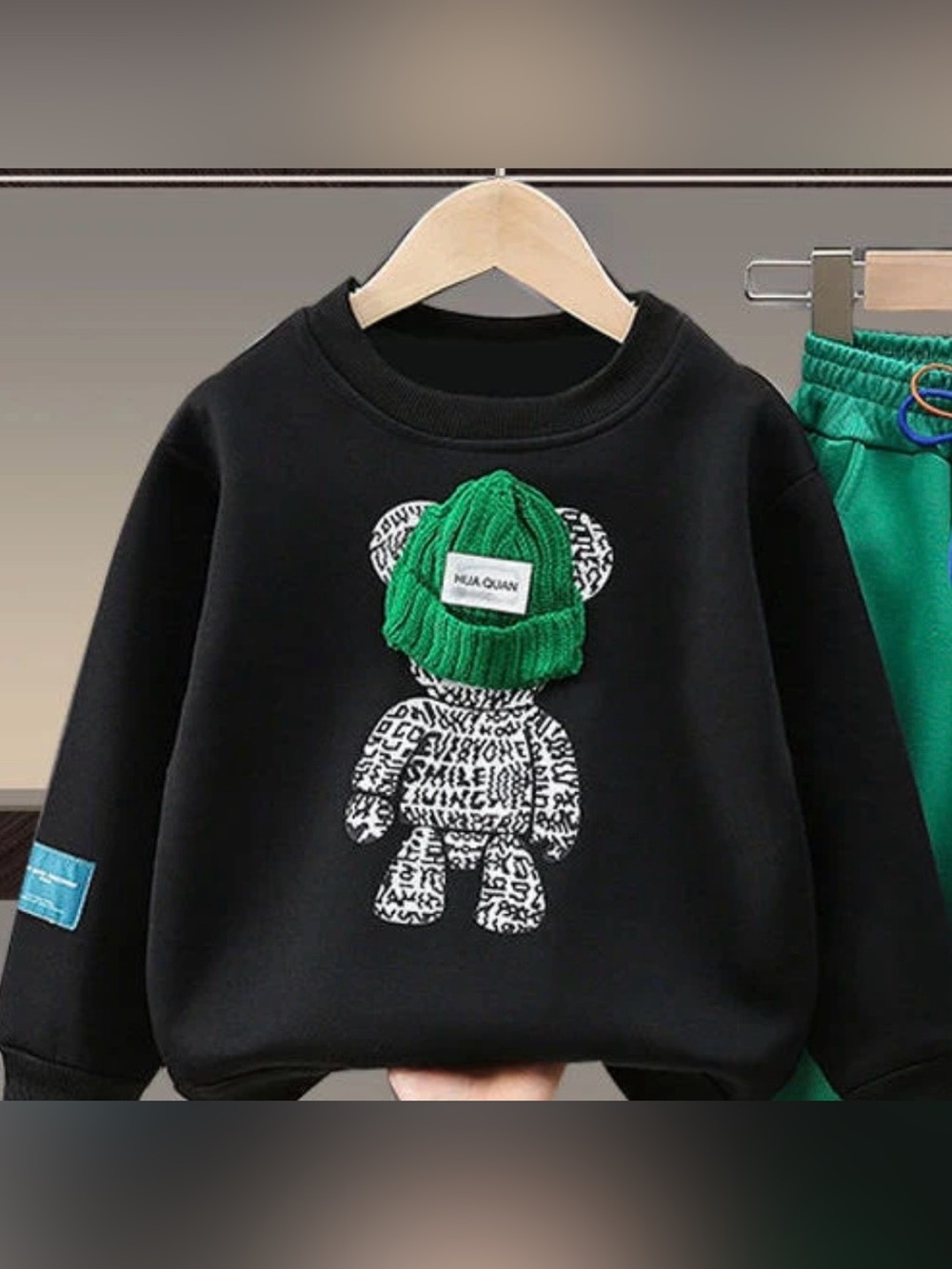 Boys Black Graphic Sweater with Green Knit Accent.. Qua Haun, SZ 10